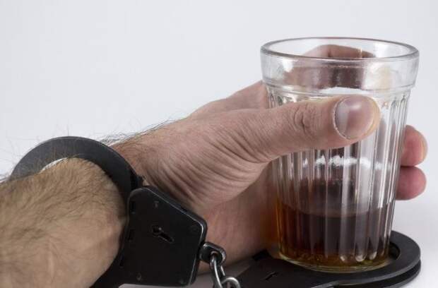 Медики озвучили первый признак алкоголизма
