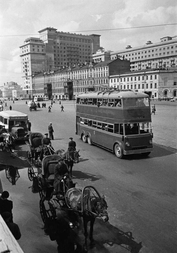 131. 1935. Двухэтажный троллейбус в Москве