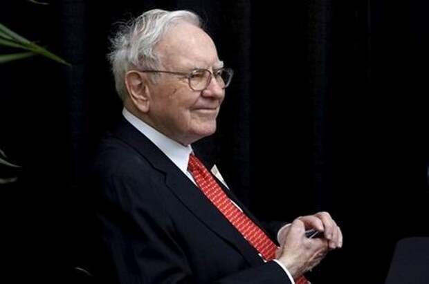 Председатель совета директоров Berkshire Hathaway Уоррен Баффетт во время ежегодной встречи Berkshire в Омахе, штат Небраска, США, 3 мая 2015 года. REUTERS/Rick Wilking