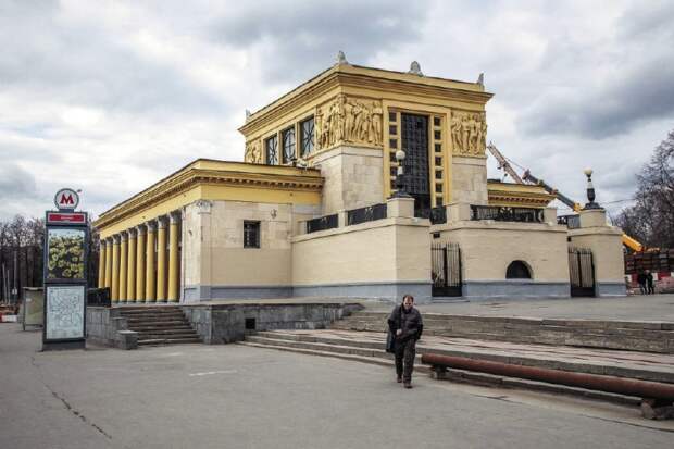 Станция динамо фото. Вестибюль станции метро Динамо. Метро Динамо павильон. Станция Московского метро Динамо. Южный вестибюль станции метро Динамо.