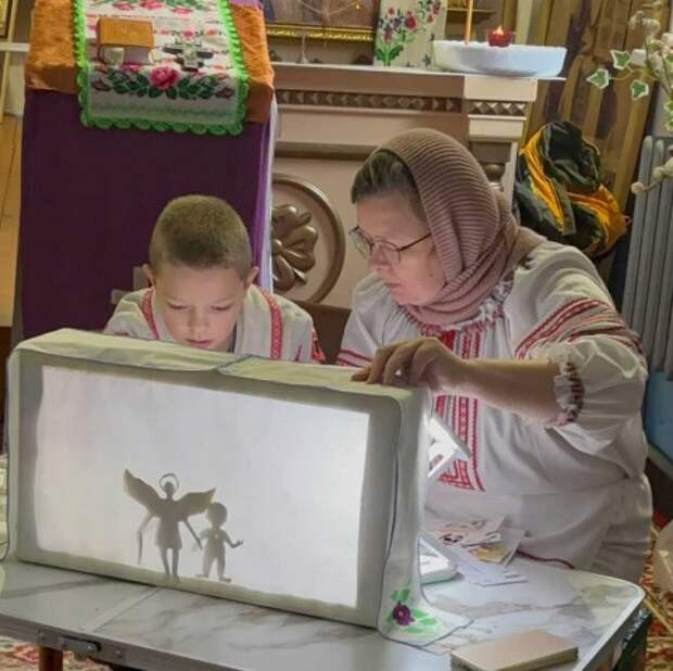 На приходе храма Рождества Пресвятой Богородицы в деревне Чигиринка прошло представление теневого театра.