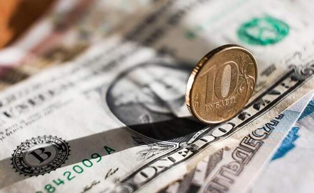 Нынешний курс доллара больно бьет по бюджету — чего еще ожидать от могучего рубля?