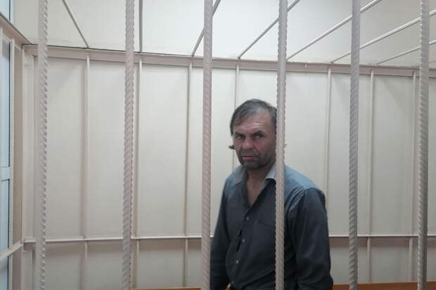 Ura.ru: "Смолинского маньяка" привезли в суд в пижаме