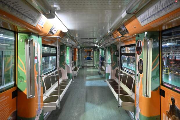 Блогер с Украины проехался в московском метро в ластах и поплатился