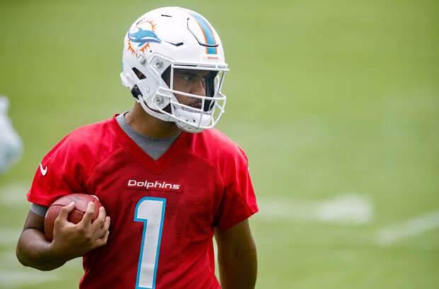 Tua Tagovailoa, Miami Dolphins. (Mandatory Credit: Sam Navarro-USA TODAY Sports)