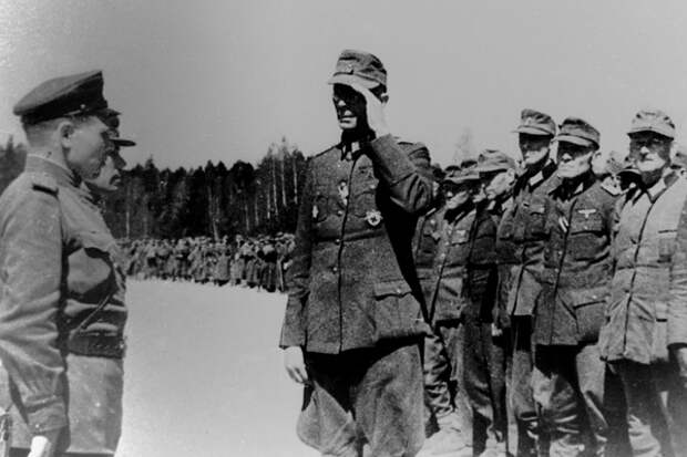 В соответствии с условиями капитуляции 8 мая 1945 года с 23:00 блокированные на Курляндском полуострове немецко-фашистские армии прекратили сопротивление и начали сдаваться.