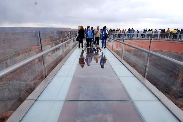 GrandCanyon09 GrandCanyon09 Головокружительная достопримечательность: стеклянная площадка над Гранд Каньоном