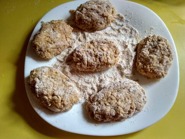 Оладьи (котлеты) из консервированной красной рыбы