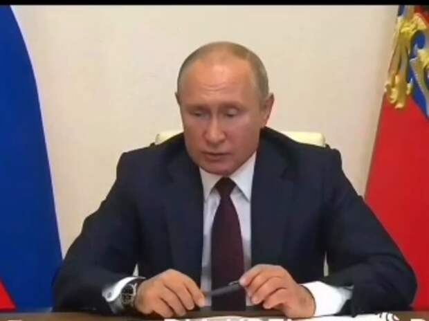 Путин швырнул ручку на совещании по борьбе с паводками и пожарами