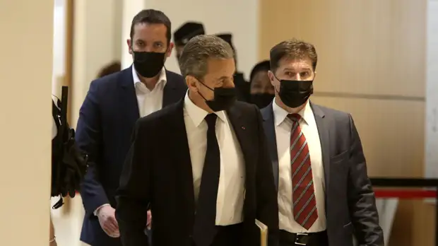 Саркози приговорили к году тюрьмы