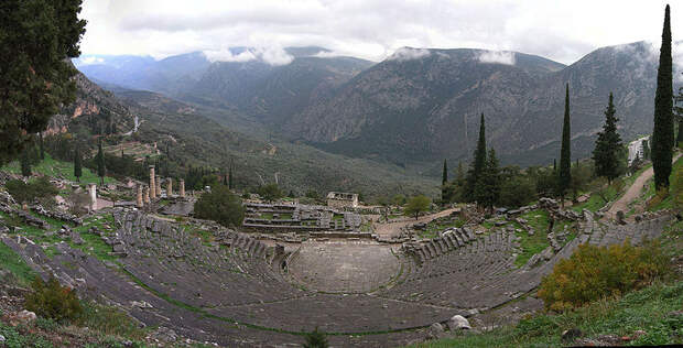 http://upload.wikimedia.org/wikipedia/commons/thumb/7/72/Amphitheatre_at_Delphi.jpg/800px-Amphitheatre_at_Delphi.jpg