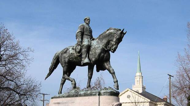 Демонтированный памятник генералу Конфедерации поставили на курорте в Техасе