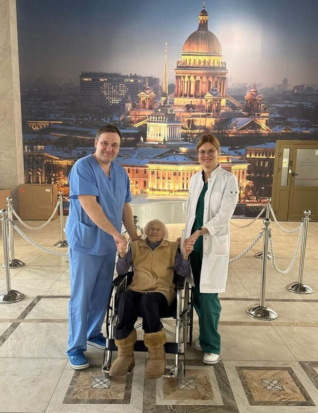 Врачи помогли 103-летней Надежде Строгоновой справиться с болезнью