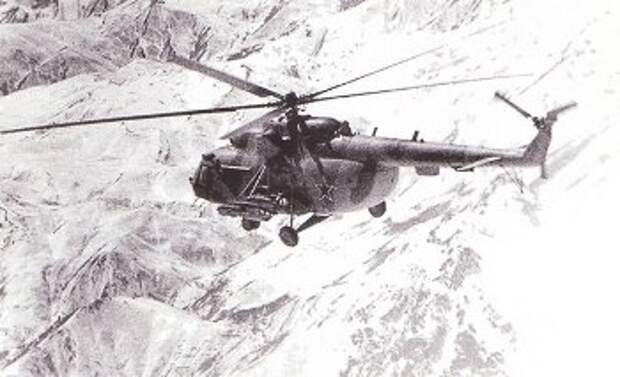 Вертолёт МИ-8.  У солдат это было распространённое развлечение - сбрасывать духов с вертолёта.