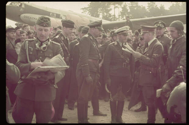 Адольф Гитлер перед вылетом на Польский фронт.