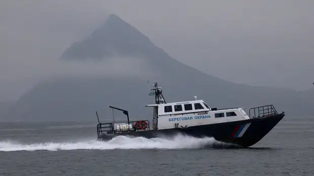 Пограничники задержали японское судно в Приморье