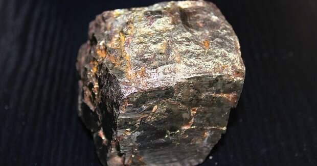 Посреди поля обнаружили метеорит возрастом 4,6 миллиарда лет