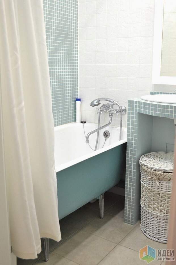 Ванная комната, островок цвета в белом-белом доме
