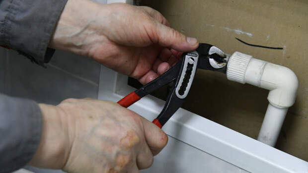 Нехваткой сантехников в России стали пользоваться мошенники