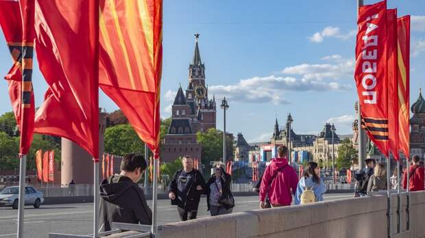 Жители Москвы проголосуют за лучшее оформление витрин ко Дню Победы