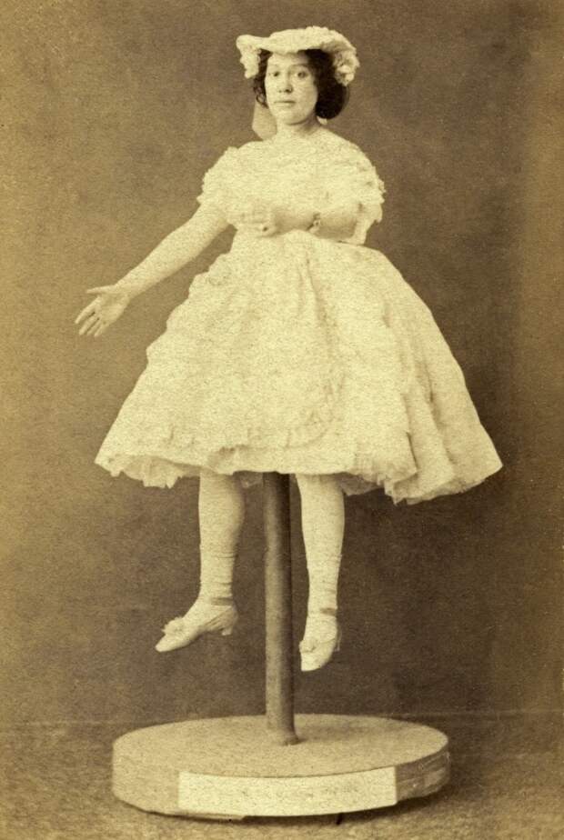 18. Женщина, которая решила быть куклой, 1865 г. винтажное фото, мистика, ретро фото, ретро фотографии, смерть, старинные фотографии, трагедия