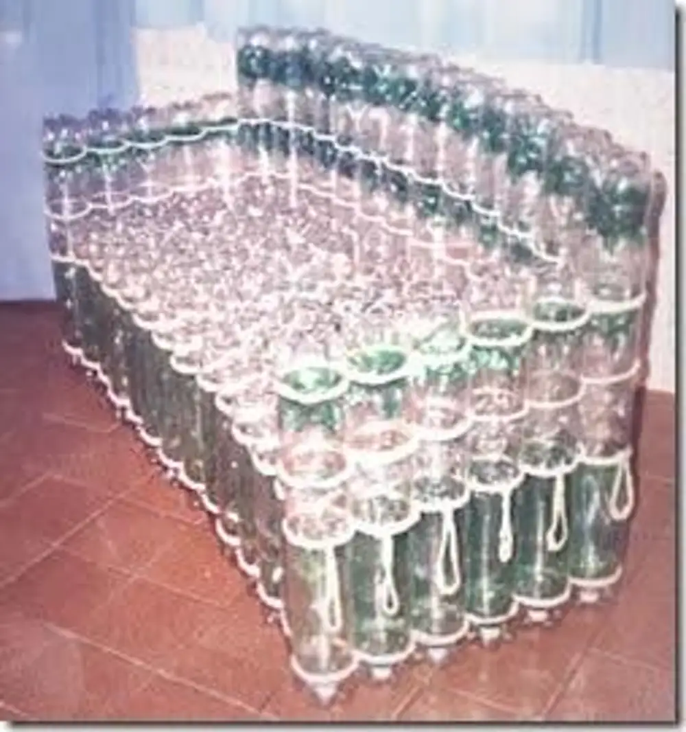 Столик из пластиковых бутылок