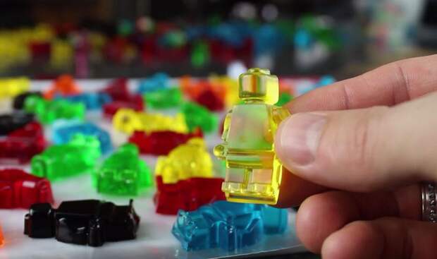 Простой рецепт съедобных LEGO-конфет: детям точно понравится