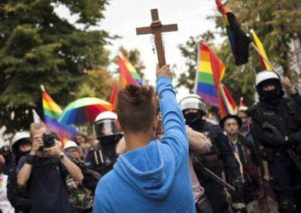 Дуда намерен запретить усыновление детей однополыми парами