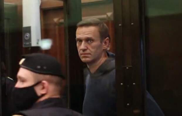 Алексей Навальный попал в тюрьму на 2,5 года