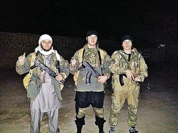 Белозерцы Айрат, Раиль и Фаиль Янгличевы уже несколько лет воюют за ИГИЛ (запрещена в РФ) в Сирии. Всего же к радикальным террористам примкнуло более 20 выходцев из этого села. 