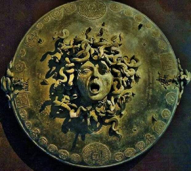 Голова Медузы- горгоны на эгиде. искусство, мифы, современность