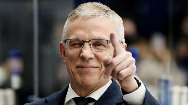 Ларионов — журналистам: «Можно побыстрее? В 11 часов начинается «Ньюкасл» — «Манчестер Сити»