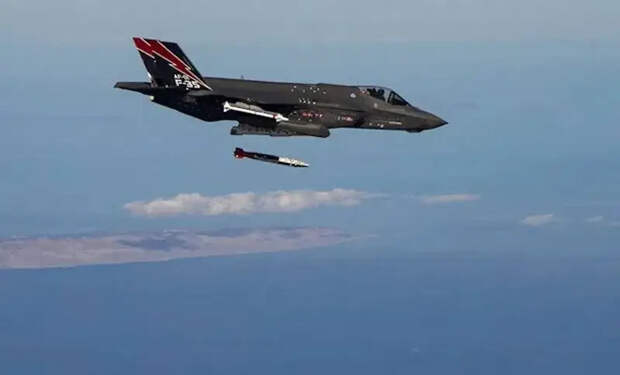 Американский истребитель F-35A сертифицирован в качестве носителя ядерного оружия