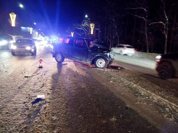 Три человека пострадали при столкновении четырех машин в Челябинске
