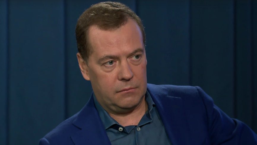 Медведев назвал «параноидальным поведением» отмену телемоста с Украиной