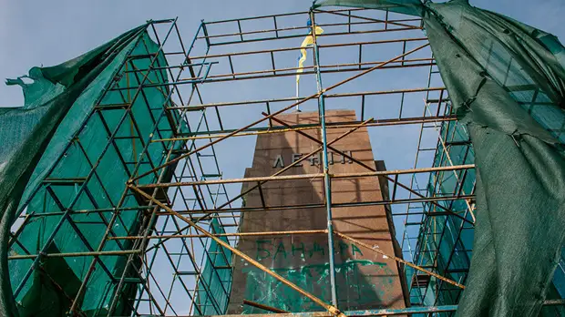 «Заглушить националистов сложно»: с какими трудностями столкнётся Зеленский при решении языкового вопроса