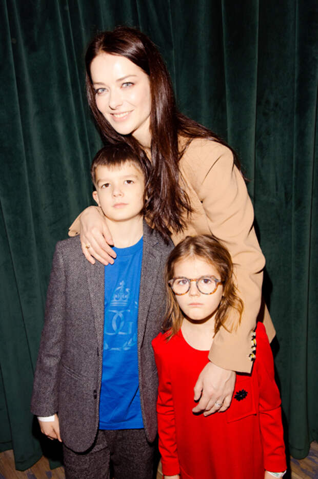 Марина Александрова с детьми Андреем и Катей