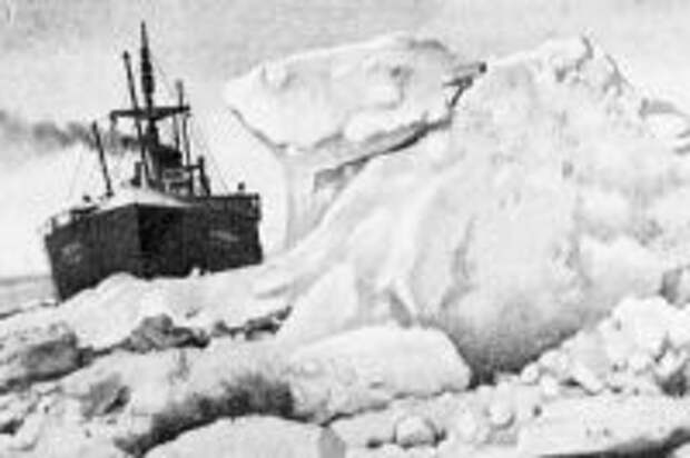 Пароход «Челюскин» в тяжёлых льдах, 1934 год.