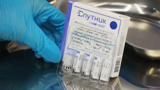 В Санкт-Петербург доставили 100 тысяч доз вакцины «Спутник Лайт»