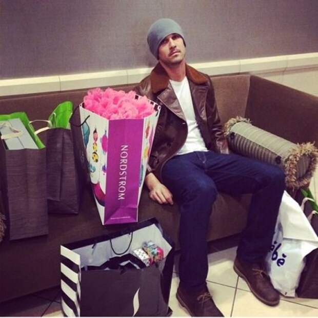 guys waiting for girls 27 Guys waiting for girls: weve all been there (30 Photos)