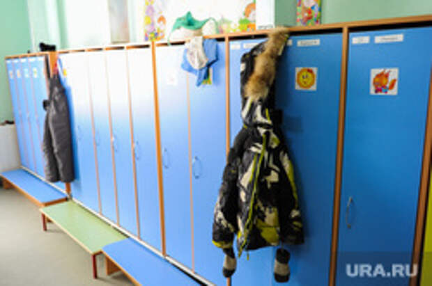 Детский сад в селе Бишкиль. Челябинская область, детский сад, шкафчики, ящик для одежды