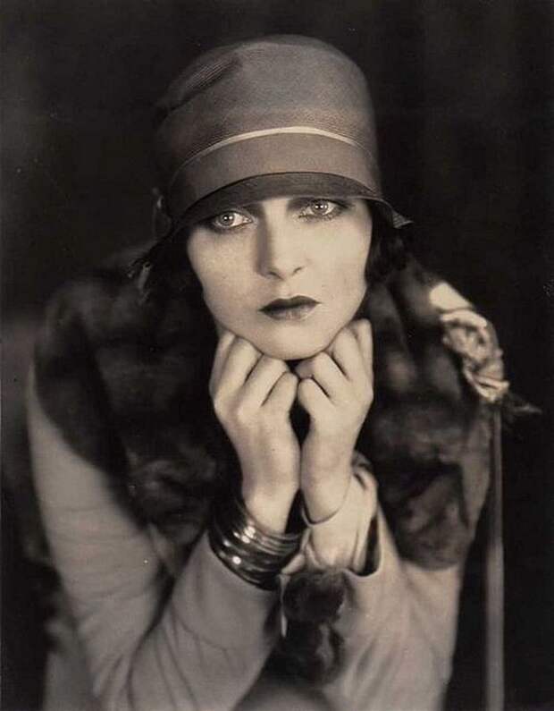 44. Коринна Гриффит — американская актриса немого кино. Была очень популярна в 1920-х годах. девушки, история, фотографии