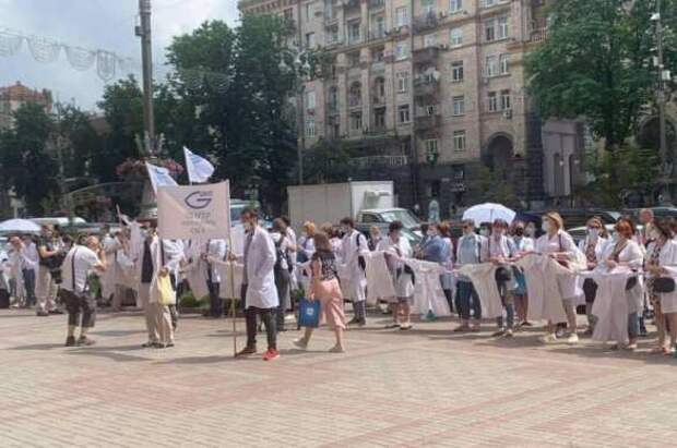 В Киеве уничтожают уникальные медцентры, отчаявшиеся врачи вышли на акцию протеста (ФОТО, ВИДЕО) | Русская весна