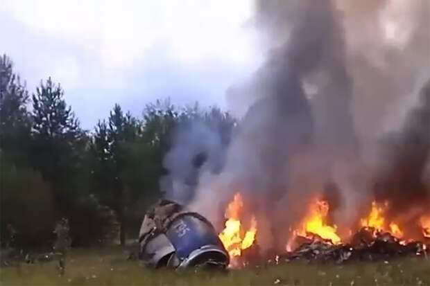 Самой обоснованной версией крушения самолёта Евгения Пригожина якобы является инсценировка гибели и уход в...