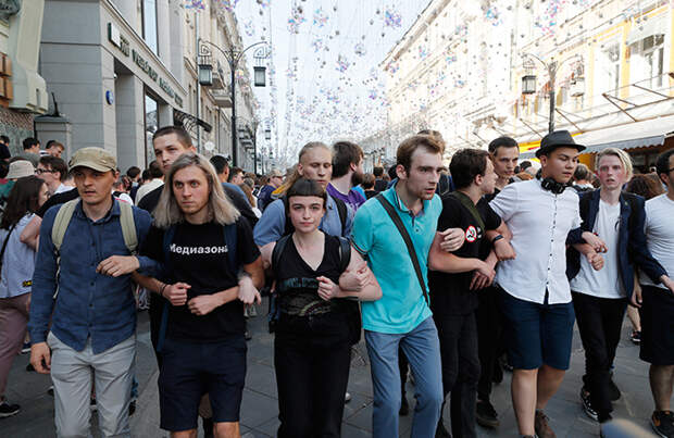 По делу о массовых беспорядках начались обыски у рядовых участников акции 27 июля