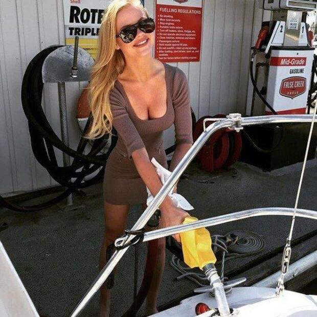 Lookout Boys…Here Come the Babes in Tight Dresses (56 pics + 2 gifs)