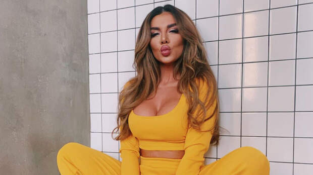 Анна Седокова в откровенном топе рассказала, чего хотят сильные женщины