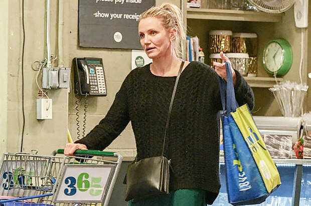 Ни капли гламура: Кэмерон Диас на шопинге в Лос-Анджелесе