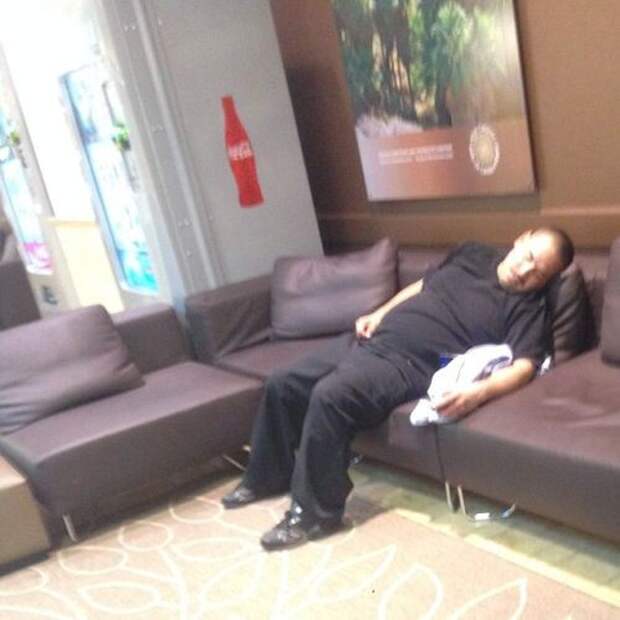 guys waiting for girls 20 Guys waiting for girls: weve all been there (30 Photos)