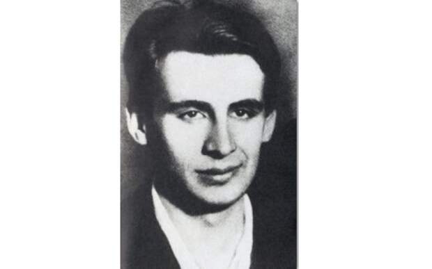 Поэт Павел Коган